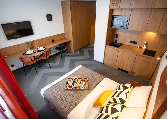 Elegant A Cote Du Parlement