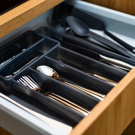 Elegant A Cote Du Parlement Apartment